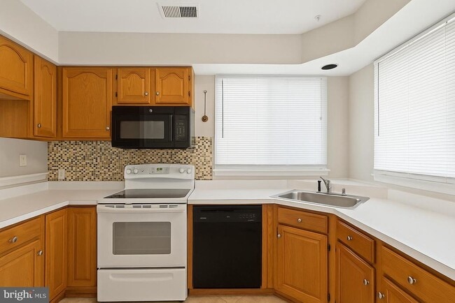 Building Photo - 10802 Antigua Terrace