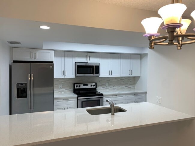 Building Photo - 3026 30th Ln