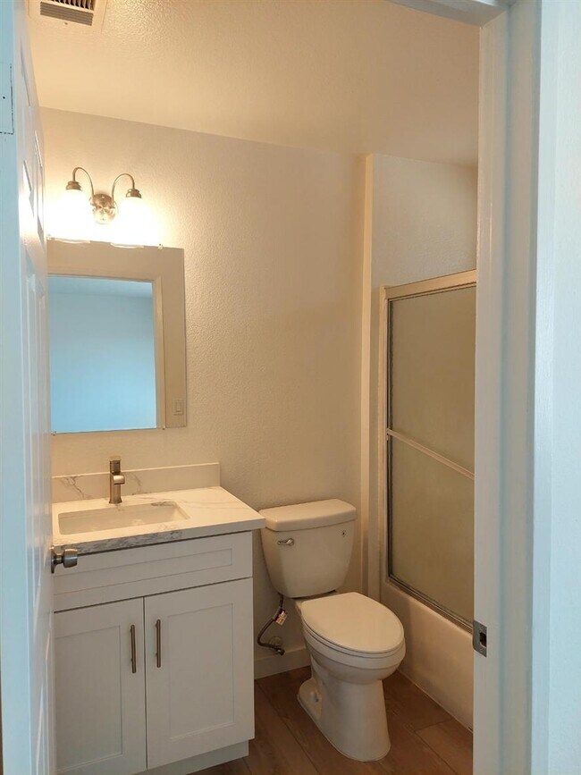 Foto del edificio - 1525 W 224th St