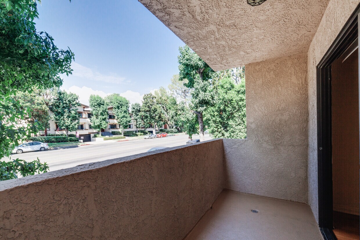 Foto del edificio - 12244 Riverside Dr