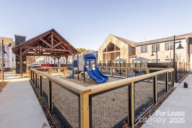 Building Photo - 3110 Doe River Wy