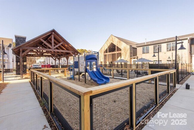 Building Photo - 3110 Doe River Wy