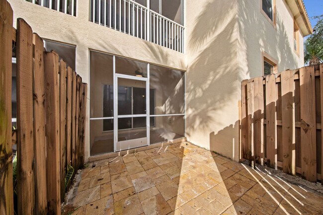 Foto del edificio - Wonderfully located 3 bedroom, 2 bathroom ...