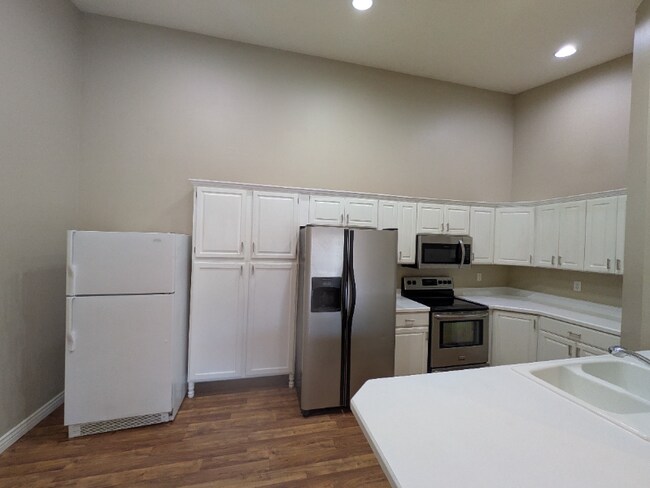 Foto del edificio - 861 W Columbia Ln