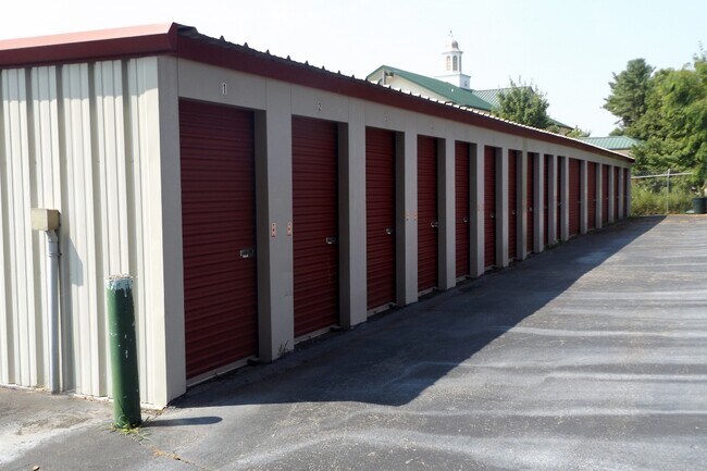 Almacenamiento opcional en el lugar (costo aparte) - Deer Run Apartments
