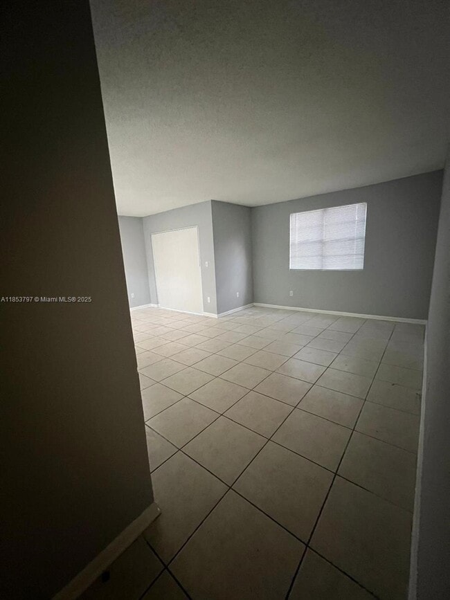 Building Photo - 1261 SW 46th Ave
