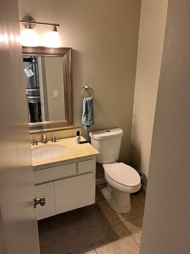 Foto del edificio - Tri-level Townhome in Fletcher Hills!