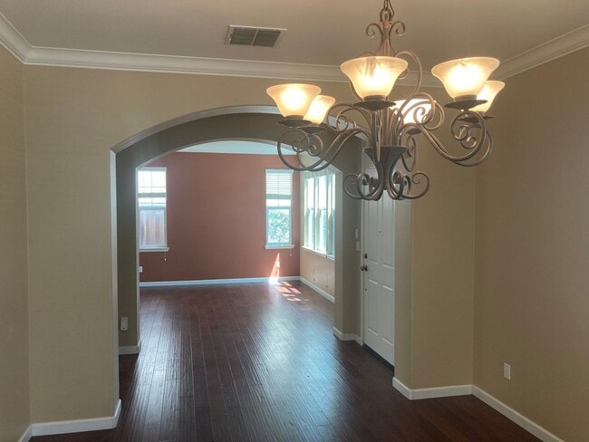 Building Photo - Mountain House 4 bed 2.5 bath Altamont Vil...