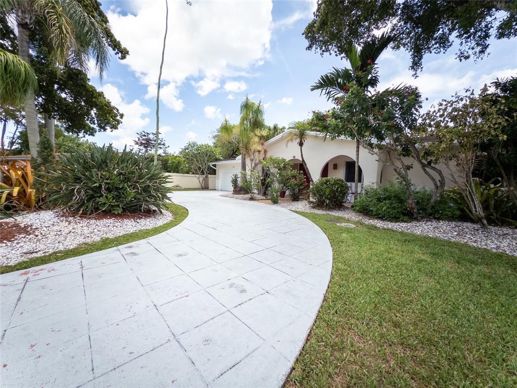 Foto principal - 560 SW 62nd Ave