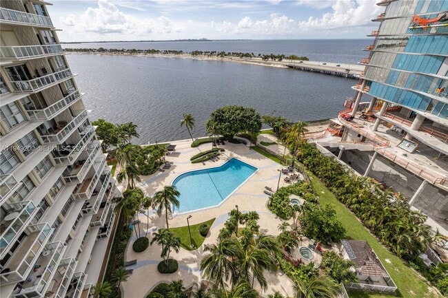 Foto del edificio - 2451 Brickell Ave