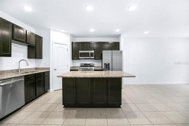 Foto del edificio - 4713 Trout Lily St