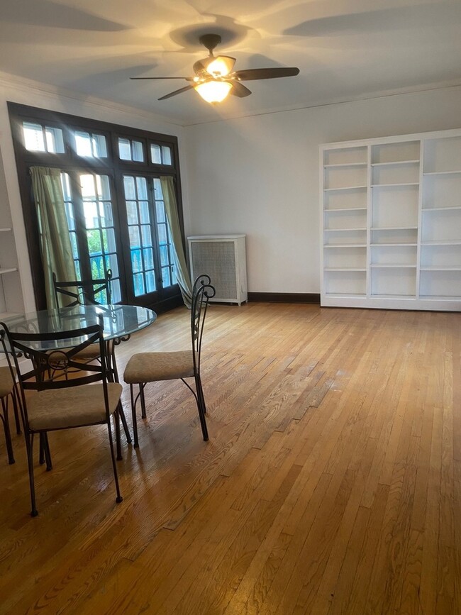 Building Photo - 1530 E 59th St