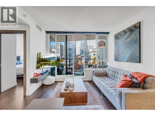 Building Photo - 68 Smithe St