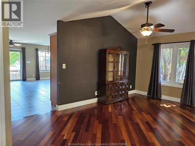 Building Photo - 435 Menard Ln