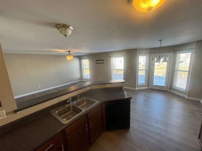 Building Photo - 410 Briarcommon Dr