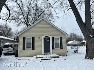 2 Br, 1 Bath House - 19925 Deering St Livonia - House Rental In Livonia 