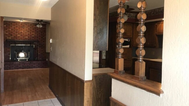 Building Photo - 132 N Rimrock Rd