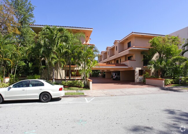 Building Photo - Villas de Majorca