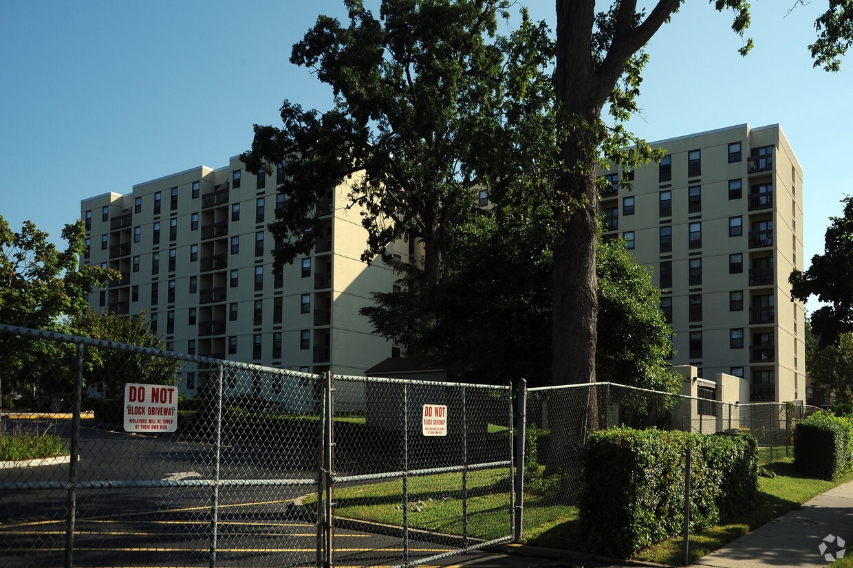 Building Photo - Eleanor Levovitz Sr. Apartments