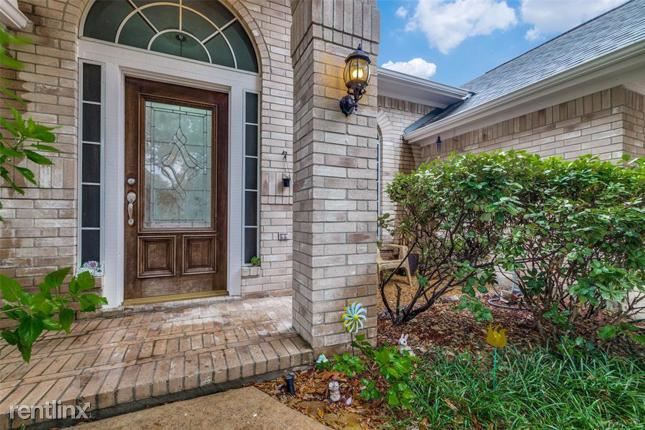 Building Photo - 14302 Meadow Estates Ln