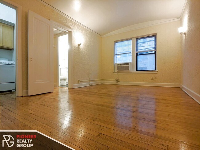 Foto del edificio - 556 W Arlington Pl