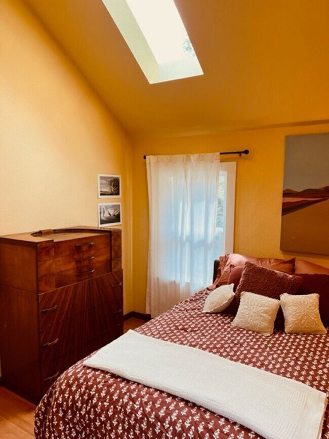 Building Photo - 1 Bed 1 Bath ADU Fully Furnished
