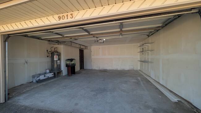 Garage - 9013 Vagas Dr