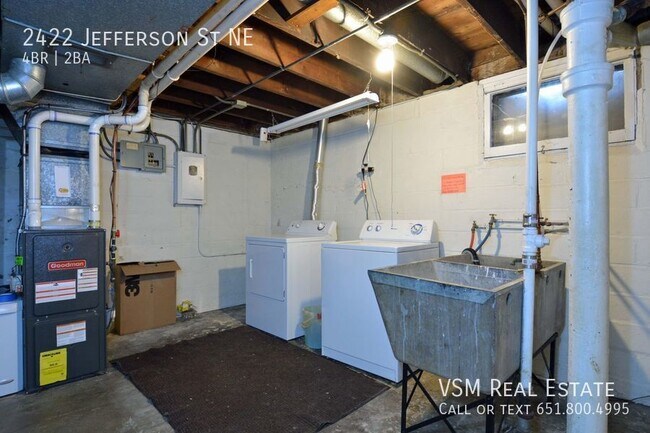 Foto del edificio - Beautiful 4 bedroom 2 bathroom home in NE ...