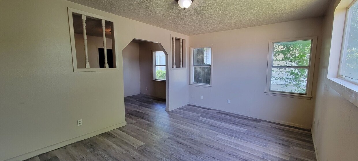 Primary Photo - Completely remodeled huge 4 bedroom/1&1/2 ...
