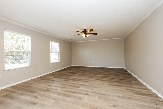 Foto del edificio - 2705 Sutherland Dr