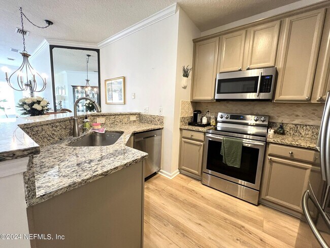 Building Photo - 3882 Summer Grove Way