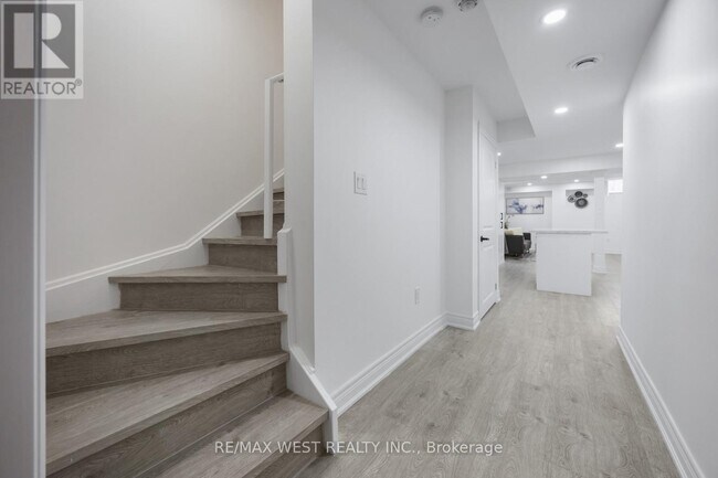 Building Photo - 339 Fleetwood Dr