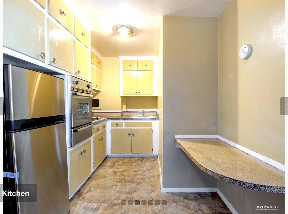 Kitchen - 855 E 7th St