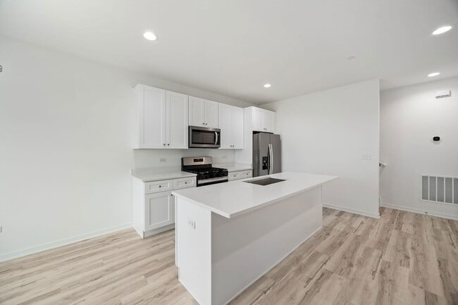 Building Photo - 1234 Gillespie Ln