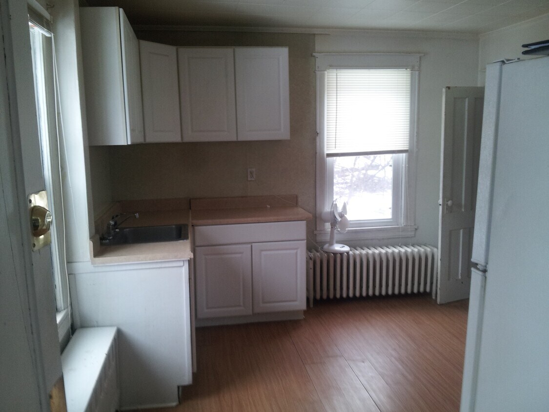 92 3rd Ave Unit 1st Floor, Kingston, NY 12401 Apartments in Kingston