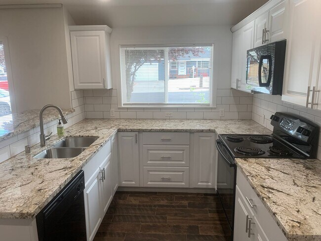 Foto del edificio - 4 Bed / 2 Bath Northwest Home