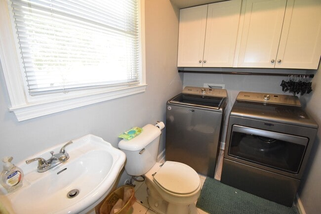 Building Photo - 3 Bedroom and 2.5 Bath Home (Pets Considered)
