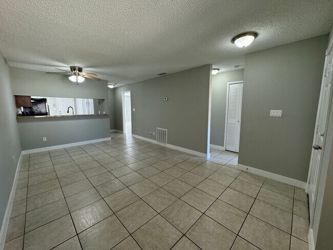 Foto del edificio - 1357 Sophie Blvd