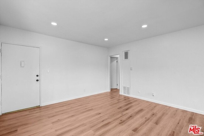 Building Photo - 3670 Greenfield Ave