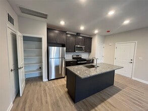 Building Photo - 412 Tower Ridge Cir