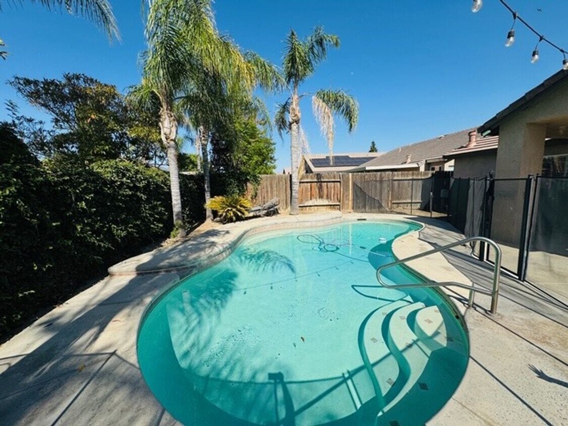 Building Photo - Single Family Home located in South Bakers...