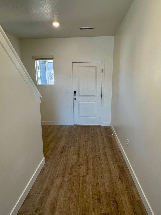 Building Photo - BRAND NEW Long Valley Home