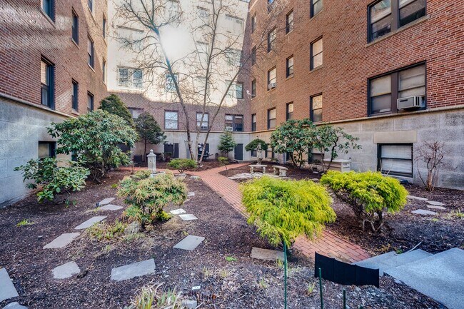 Photo - Super convenient location! Coolidge Corner! Beautifully renovated 1BR condo in the heart of Fenway!