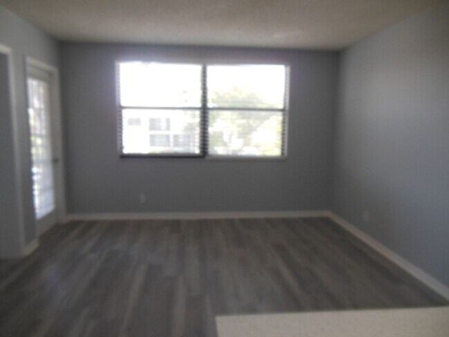 Foto del edificio - One Bedroom One Bathroom! WATERFRONT COMMU...