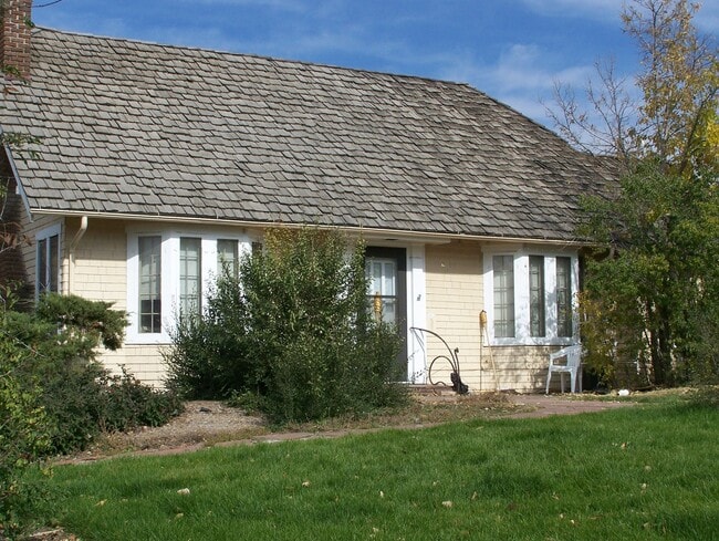 Foto del edificio - Location, Location, Location.