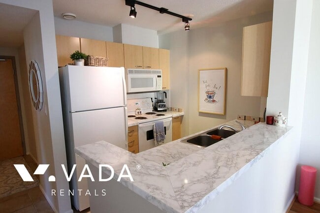 Building Photo - George 1 BR APT Rental 1404-1420 West Georgia St Vancouver: VADA