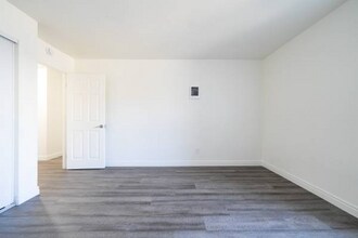 Building Photo - 343 Autumn Dr