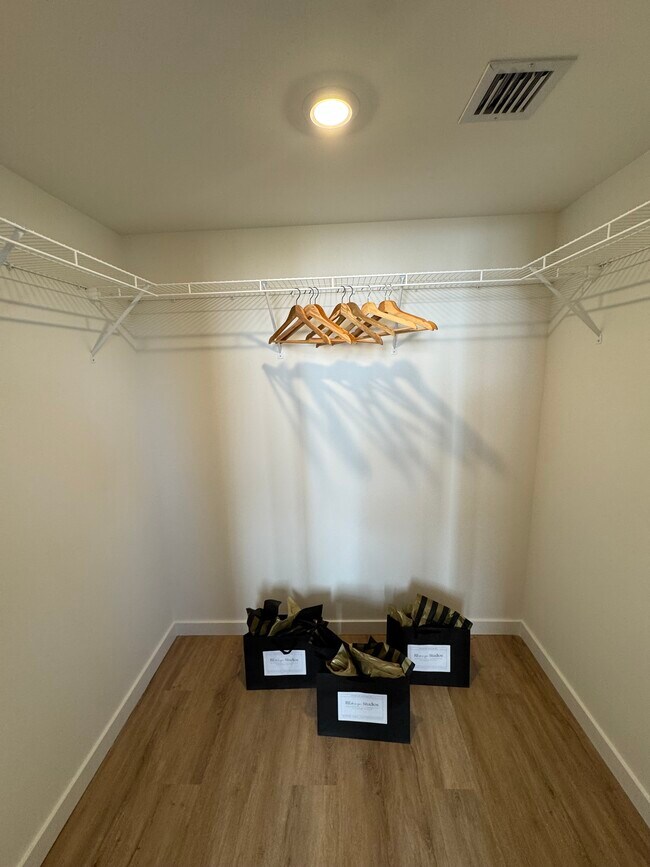 Foto del edificio - 961 E 31st St