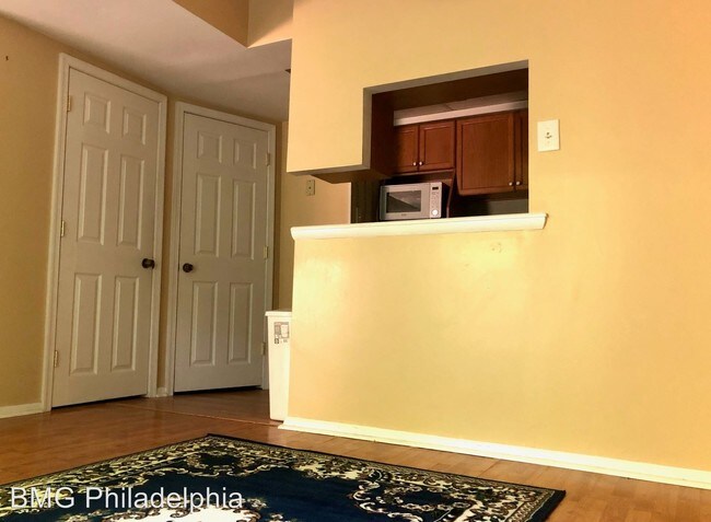 Building Photo - 2 br, 1.5 bath House - 65 Park Vallei Ln.