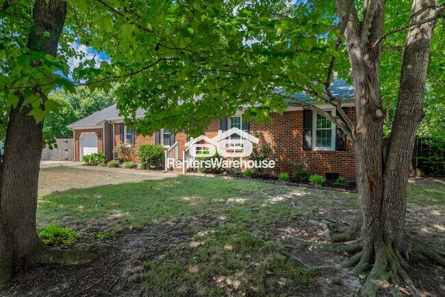 Foto del edificio - 816 Pin Oak Pl